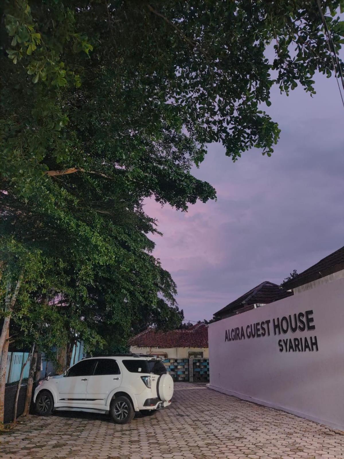 Algira Guest House Gunungbatu Syariah Cimanggu Buitenkant foto